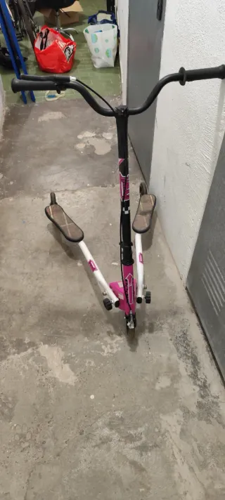 Patinete basculante rosa
