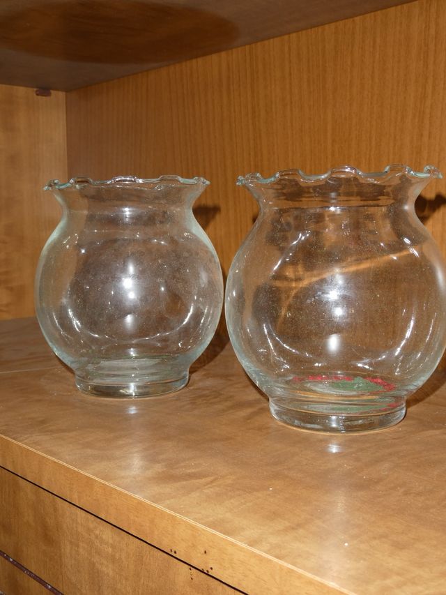 2 Jarrones de cristal con borde ondulado