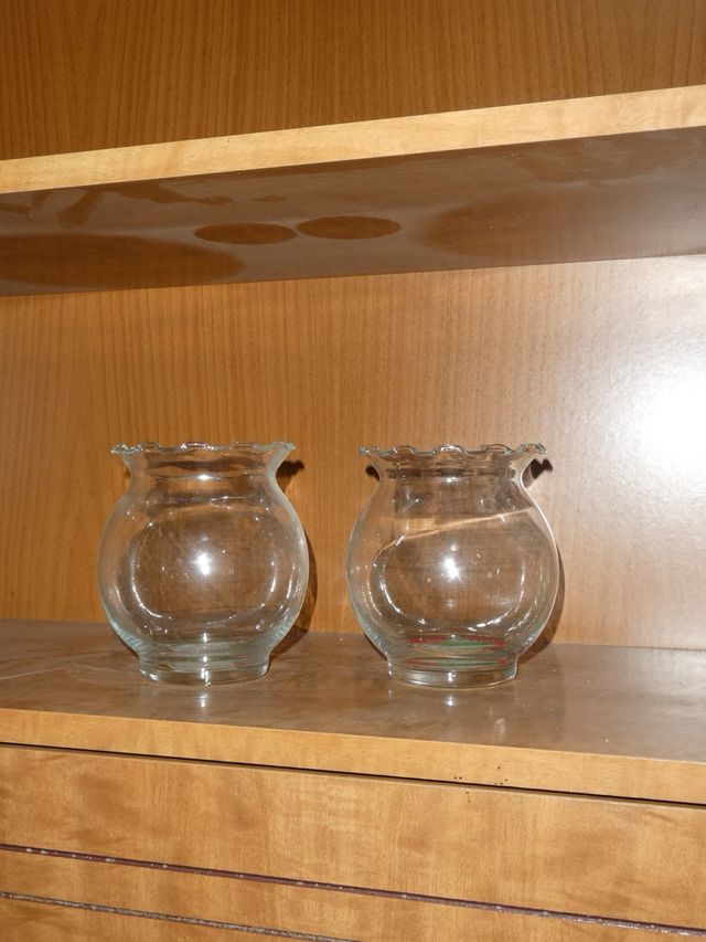 2 Jarrones de cristal con borde ondulado