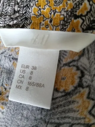 Blusa H&M señora estampado paisley en gris y ocre.