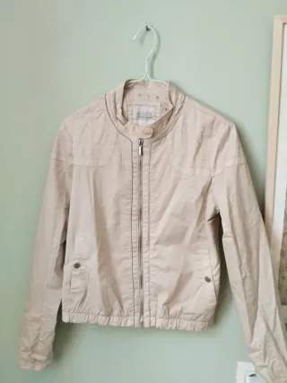 Chaqueta Bershka beige entretiempo