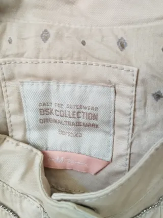 Chaqueta Bershka beige entretiempo