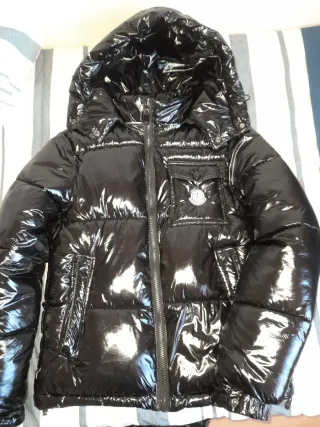 Abrigo Negro Brillante