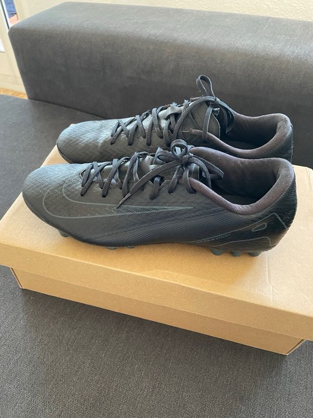 Botas de fútbol Nike Negras