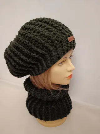 Set berretto e scaldacollo verde militare