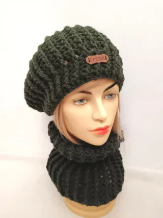 Set berretto e scaldacollo verde militare