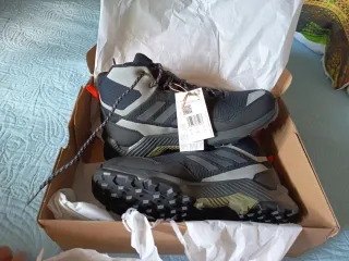 Botas Adidas Terrex Negras y Grises