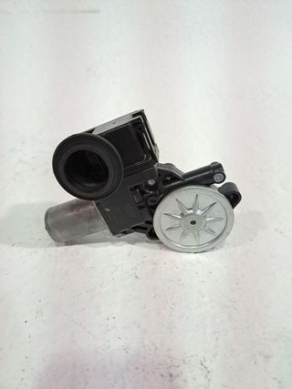 MOTOR ELEVALUNAS DELANTERO IZQUIERDO TOYOTA YARIS