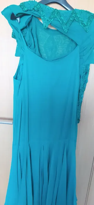 Vestido verde con pedrería
