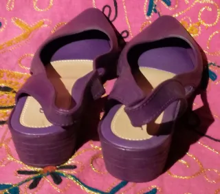 ZAPATOS Y SANDALIAS T40:3€/ZAPATILLAS T39:1,5€