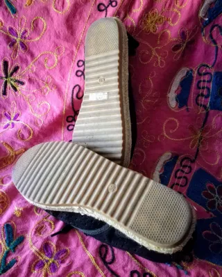 ZAPATOS Y SANDALIAS T40:3€/ZAPATILLAS T39:1,5€