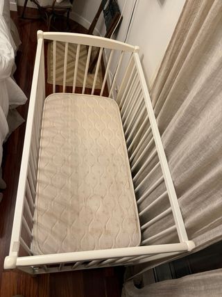 Cuna de bebé blanca