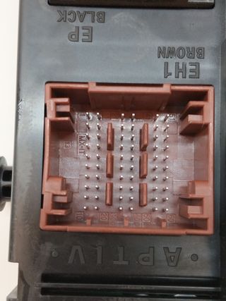 CAJA RELES / FUSIBLES CITROEN BERLINGO (6)