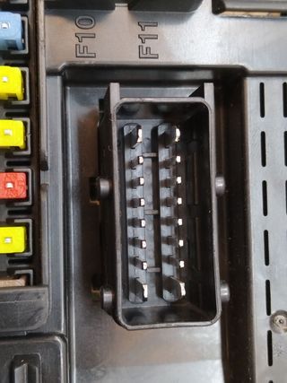 CAJA RELES / FUSIBLES CITROEN BERLINGO (6)