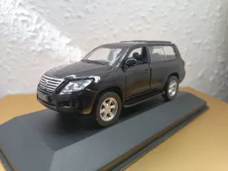 Coche Lexus LX 570 1:43