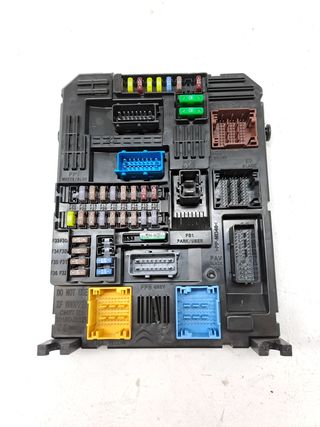 CAJA RELES / FUSIBLES OPEL CROSSLAND X (2)
