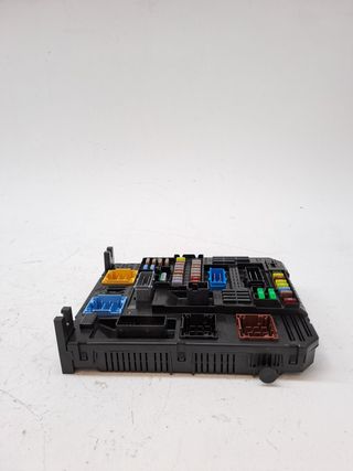 CAJA RELES / FUSIBLES OPEL CROSSLAND X (2)