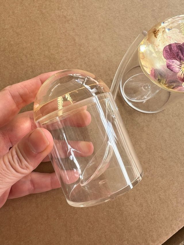 Recipientes decorativos de resina con flores natur