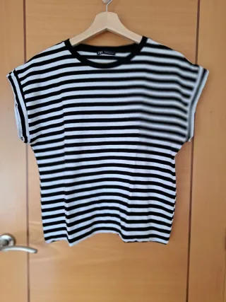Camiseta Zara Rayas Blancas y Negras