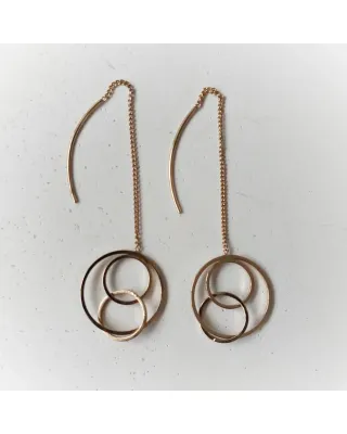 Pendientes largos dorados con círculos entrelazado