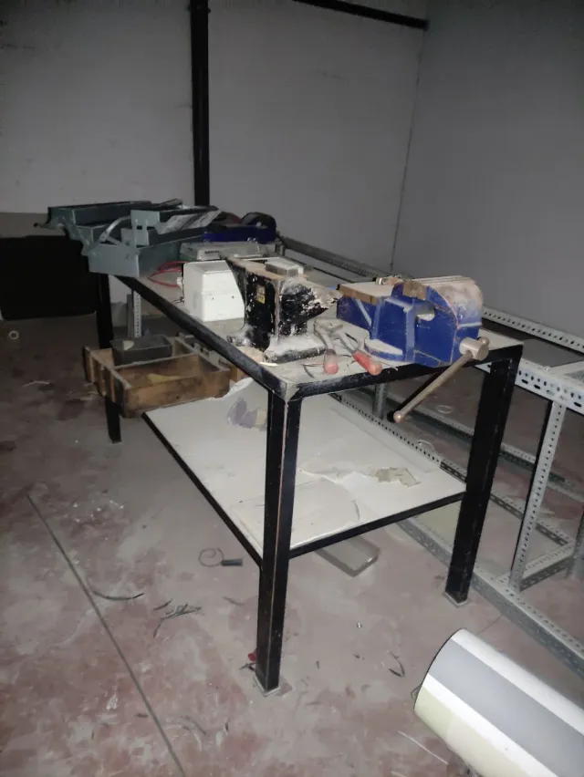 Banco de trabajo robusto con 2 gatos 1'60*74 cm