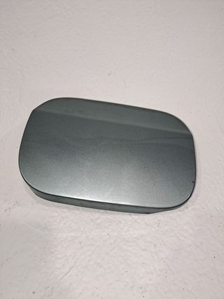 TAPA EXTERIOR COMBUSTIBLE MERCEDES-BENZ CLASE A (W169)