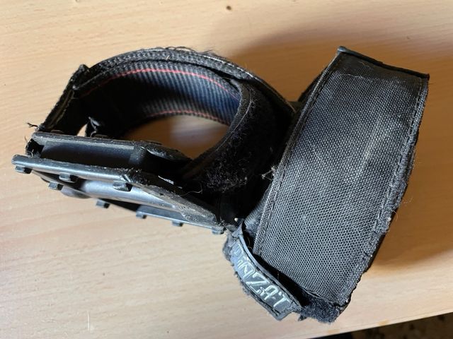 Pedales de plástico con correas Pinza't