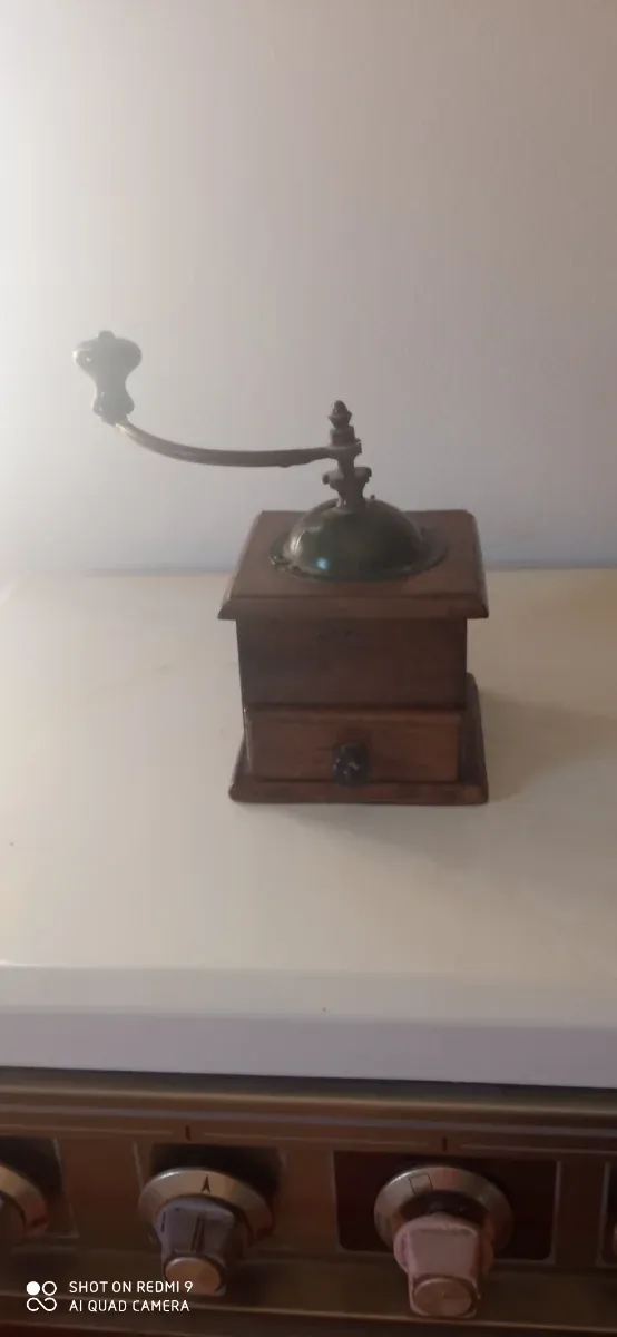 Molinillo de café vintage madera y metal