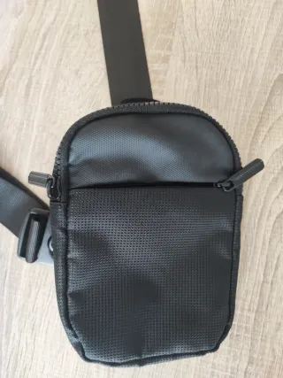 Bolsito riñonera de pecho negro