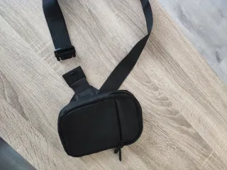 Bolsito riñonera de pecho negro