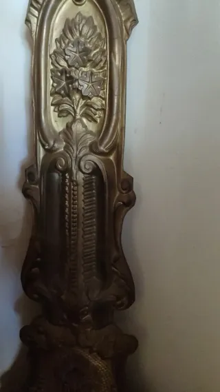 Reloj de pie antiguo decorado