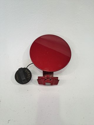 TAPA EXTERIOR COMBUSTIBLE MAZDA 3 LIM. ()