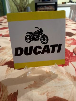 Modellino Ducati + adesivi e decorazione casa