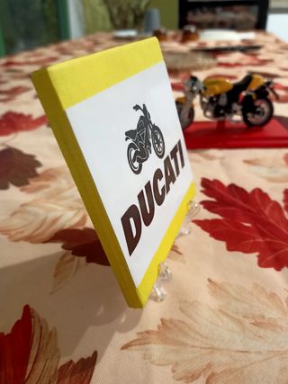 Modellino Ducati + adesivi e decorazione casa