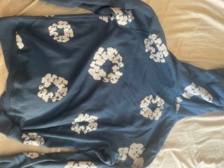 Chándal azul con estampado floral