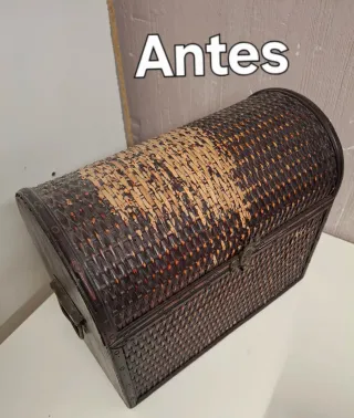Baúl decorativo de madera, mimbre y metal