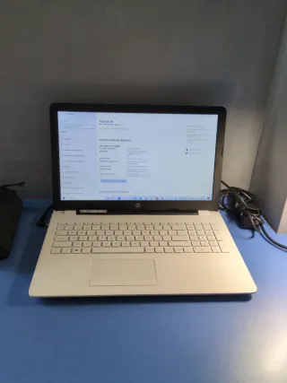 Computer portatile HP 15-bw0xx argento/bianco