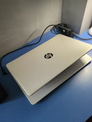 Computer portatile HP 15-bw0xx argento/bianco