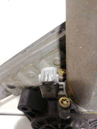 ELEVALUNAS DELANTERO IZQUIERDO PEUGEOT 206 BERLINA (8)