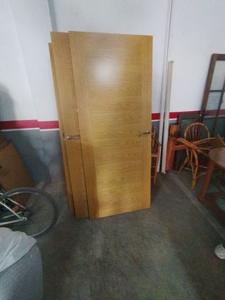 8 puertas de madera por 150€ las 8
20€ por unidad