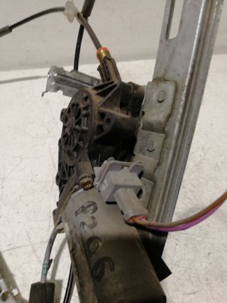 ELEVALUNAS DELANTERO IZQUIERDO PEUGEOT 206 BERLINA (9)