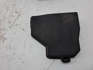 CAJA RELES / FUSIBLES TOYOTA YARIS (9)