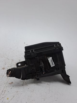 CAJA RELES / FUSIBLES TOYOTA YARIS (9)
