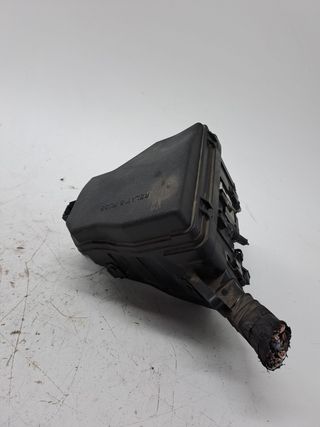 CAJA RELES / FUSIBLES TOYOTA YARIS (9)