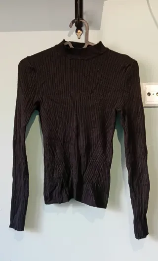 Jersey negro ajustado cuello alto Bershka