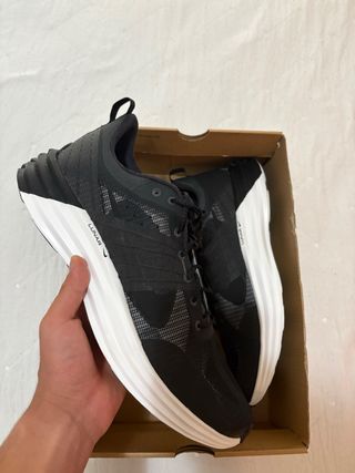 Nike Lunar Roam Zapatillas Negras Blancas T.48,5
