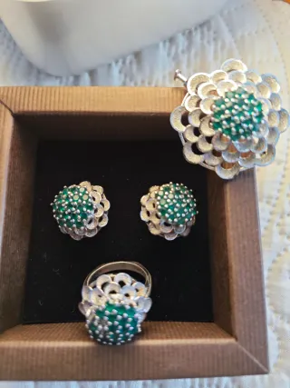 Conjunto de Joyas Antiguas con Piedras Verdes