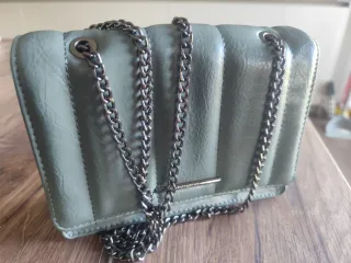 Bolso Pull&Bear verde acolchado