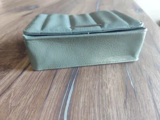 Bolso Pull&Bear verde acolchado