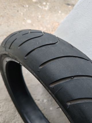 Bridgestone BT023 F Neumático